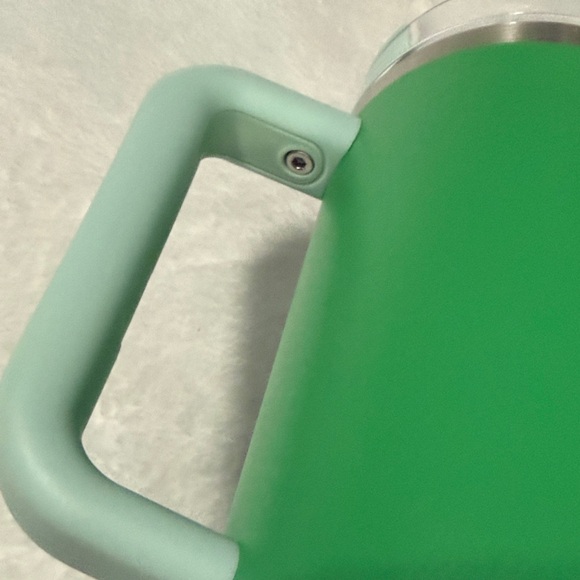 Stanley Emerald Green Travel quencher Tumbler with Handle - Picture 7 of 10